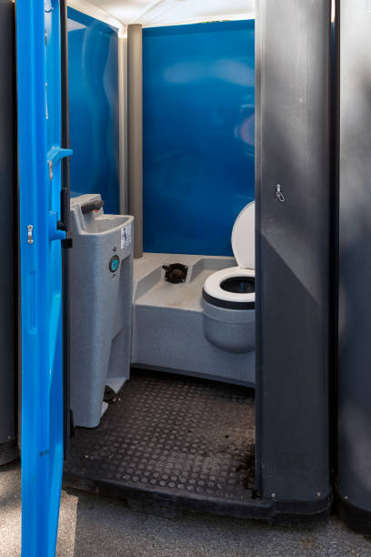 Portable Toilet Options We Offer in Roosevelt Gardens, FL